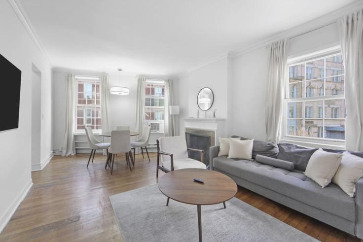 Elegante sala de estar con mobiliario moderno en un apartamento en Building W 4th Street - max - 1316448 - NYC en Manhattan, New York Elegante sala de estar con mobiliario moderno en un apartamento en Building W 4th Street - max - 1316448 - NYC en Manhattan, New York