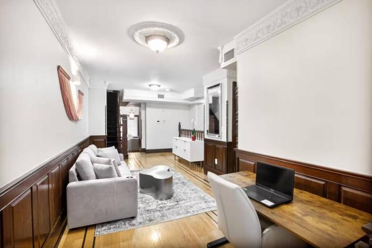 New York ManhattanのBuilding East 52nd Street - max - 1541919のアパートメントにある、モダンな家具を備えたエレガントなデザインのリビングルーム