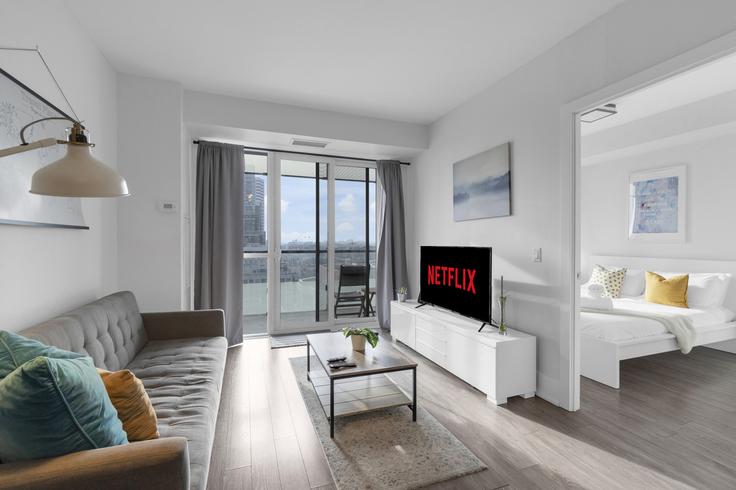 Building Front Street West - maxima-properties - 1403754 adresindeki bir dairede modern mobilyalarla zarif bir şekilde tasarlanmış oturma odası Old Toronto, Toronto Building Front Street West - maxima-properties - 1403754 adresindeki bir dairede modern mobilyalarla zarif bir şekilde tasarlanmış oturma odası Old Toronto, Toronto