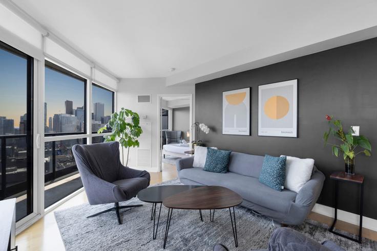 Old Toronto, Toronto에 위치한 Building Carlton Street - maxima-properties - 1403796 유닛의 세련된 인테리어가 돋보이는 거실
