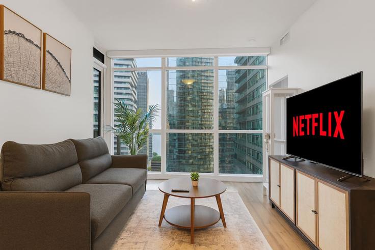 Old Toronto, Toronto에 위치한 Building Bremner Boulevard - maxima-properties - 1403806 유닛의 세련된 인테리어가 돋보이는 거실 Old Toronto, Toronto에 위치한 Building Bremner Boulevard - maxima-properties - 1403806 유닛의 세련된 인테리어가 돋보이는 거실