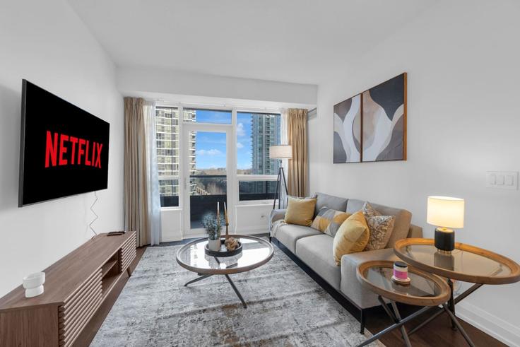 Sala de estar elegantemente projetada com móveis modernos em um apartamento no Building Anndale Drive - maxima-properties - 1403808 em North York, Toronto Sala de estar elegantemente projetada com móveis modernos em um apartamento no Building Anndale Drive - maxima-properties - 1403808 em North York, Toronto