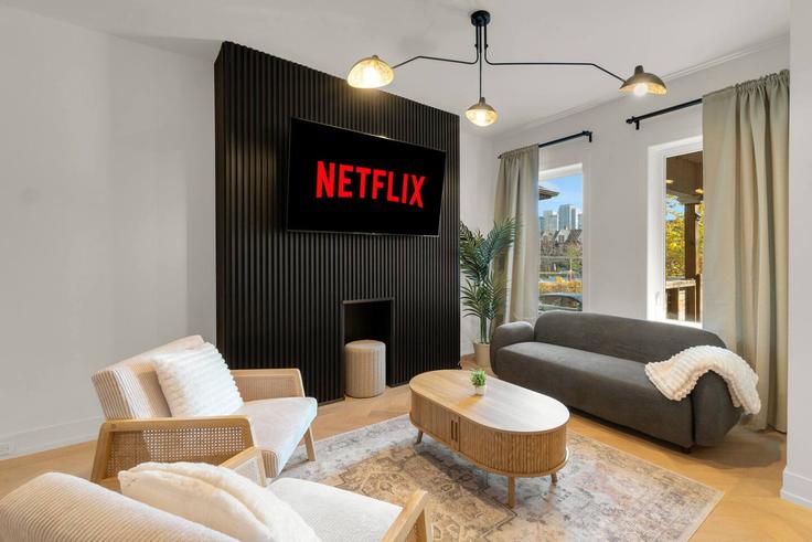 Toronto Old TorontoのBuilding Denison Square - maxima-properties - 1403813のアパートメントにある、モダンな家具を備えたエレガントなデザインのリビングルーム