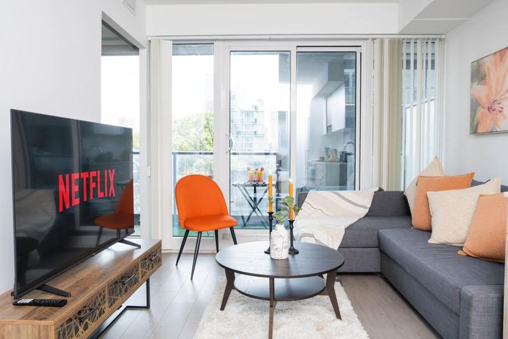 Old Toronto, Toronto에 위치한 Building Jarvis Street - maxima-properties - 1472481 유닛의 세련된 인테리어가 돋보이는 거실