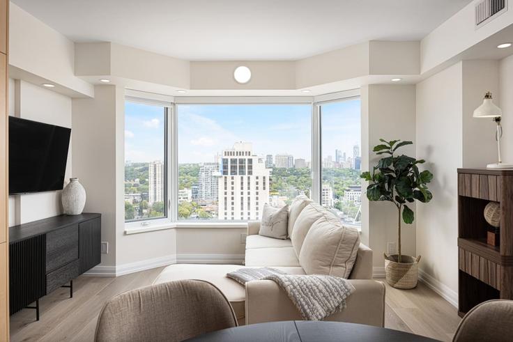 Building Yorkville Avenue - maxima-properties - 1606613 adresindeki bir dairede modern mobilyalarla zarif bir şekilde tasarlanmış oturma odası Old Toronto, Toronto Building Yorkville Avenue - maxima-properties - 1606613 adresindeki bir dairede modern mobilyalarla zarif bir şekilde tasarlanmış oturma odası Old Toronto, Toronto