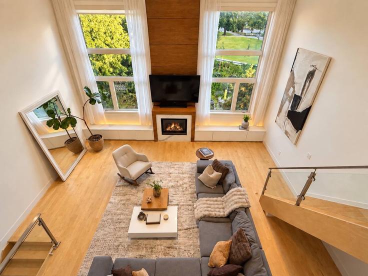 Elegant gestaltetes Wohnzimmer mit moderner Einrichtung in einer Wohnung im Building Egerton Lane - maxima-properties - 1695368 in Old Toronto, Toronto Elegant gestaltetes Wohnzimmer mit moderner Einrichtung in einer Wohnung im Building Egerton Lane - maxima-properties - 1695368 in Old Toronto, Toronto