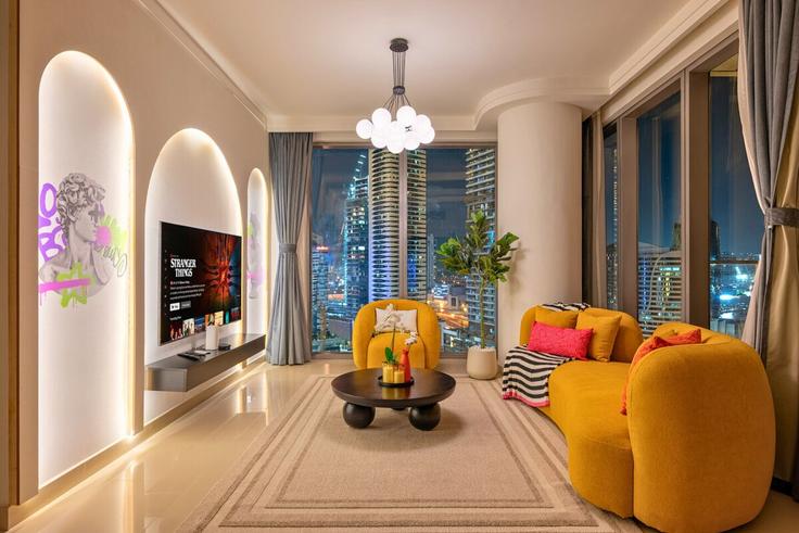 Building Burj Khalifa St - maxx-value-homes - 1503024 adresindeki bir dairede modern mobilyalarla zarif bir şekilde tasarlanmış oturma odası Business Bay, Dubai