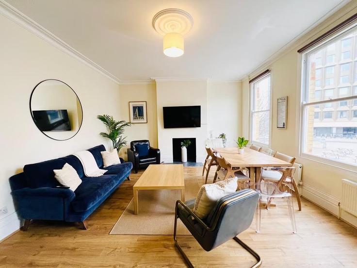 London Borough of Islington, London에 위치한 Building Holloway Road - mayfair-stays - 1468484 유닛의 세련된 인테리어가 돋보이는 거실