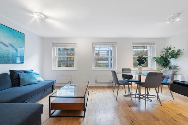 Building Connaught Place - mayfair-stays - 1473540 adresindeki bir dairede modern mobilyalarla zarif bir şekilde tasarlanmış oturma odası City of Westminster, London