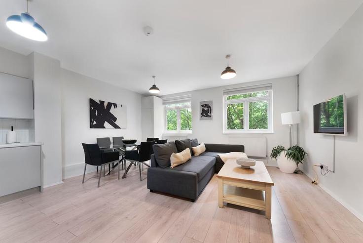 Sala de estar elegantemente projetada com móveis modernos em um apartamento no Building Wells Terrace - mayfair-stays - 1468506 em London Borough of Haringey, London