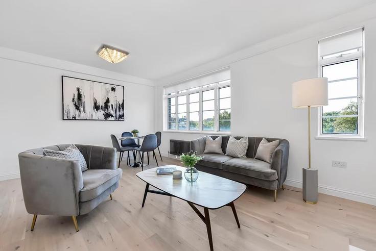 Sala de estar elegantemente projetada com móveis modernos em um apartamento no Building Lower Belgrave Street - mayfair-stays - 1470264 em City of Westminster, London Sala de estar elegantemente projetada com móveis modernos em um apartamento no Building Lower Belgrave Street - mayfair-stays - 1470264 em City of Westminster, London