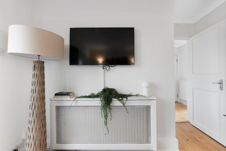Salle de séjour élégante avec mobilier moderne dans un appartement à Building Grosvenor Hill - mayfair-stays - 1468504 à City of Westminster, London