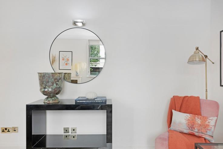 Elegantly designed living room with modern furnishings in an apartment at Building South Molton Street - mayfair-stays - 1468500 in City of Westminster, London Elegantly designed living room with modern furnishings in an apartment at Building South Molton Street - mayfair-stays - 1468500 in City of Westminster, London