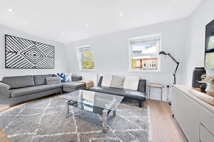 Elegant gestaltetes Wohnzimmer mit moderner Einrichtung in einer Wohnung im Building York Way - mayfair-stays - 1468477 in London Borough of Camden, London Elegant gestaltetes Wohnzimmer mit moderner Einrichtung in einer Wohnung im Building York Way - mayfair-stays - 1468477 in London Borough of Camden, London