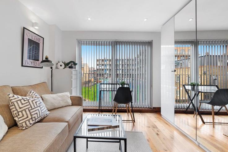 Salle de séjour élégante avec mobilier moderne dans un appartement à Building Stanway Street - mayfair-stays - 1468469 à London Borough of Hackney, London