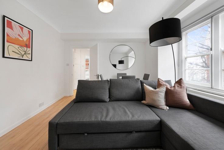Building Hampden Gurney Street - mayfair-stays - 1468462 adresindeki bir dairede modern mobilyalarla zarif bir şekilde tasarlanmış oturma odası City of Westminster, London Building Hampden Gurney Street - mayfair-stays - 1468462 adresindeki bir dairede modern mobilyalarla zarif bir şekilde tasarlanmış oturma odası City of Westminster, London