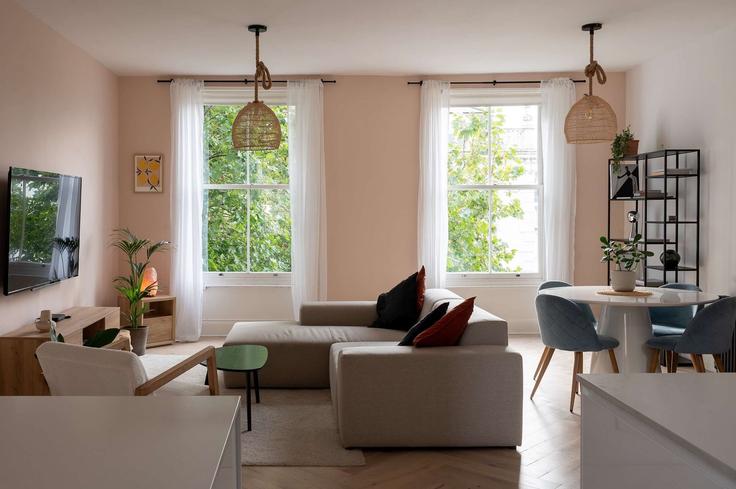 Royal Borough of Kensington and Chelsea, London에 위치한 Building Finborough Road - meadoluxuryrentals - 1317427 아파트의 세련된 인테리어가 돋보이는 거실