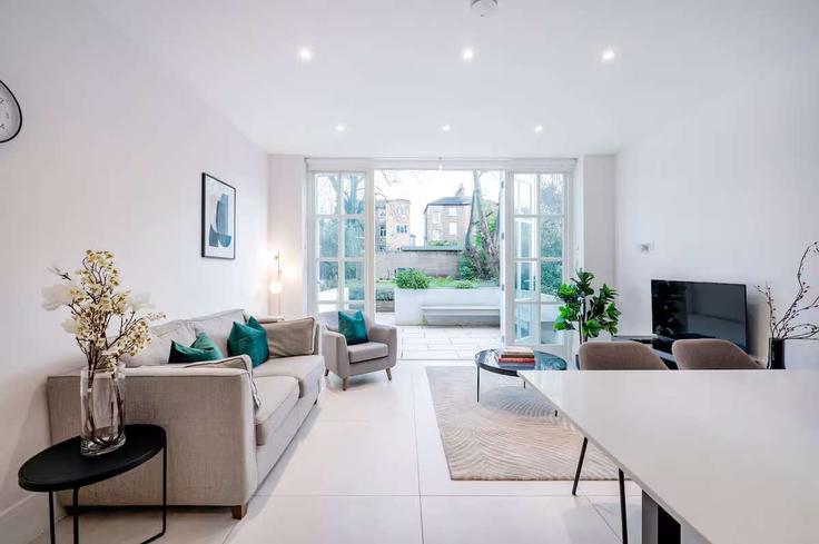 Sala de estar elegantemente projetada com móveis modernos em um apartamento no Building Hungerford Road - meadoluxuryrentals - 1317424 em London Borough of Islington, London Sala de estar elegantemente projetada com móveis modernos em um apartamento no Building Hungerford Road - meadoluxuryrentals - 1317424 em London Borough of Islington, London