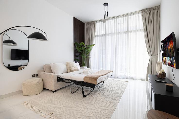 Elegant gestaltetes Wohnzimmer mit moderner Einrichtung in einer Wohnung im Building Tariaq Bedon Esm - medini-homes - 1333530 in Arjan-Dubailand, Dubai Elegant gestaltetes Wohnzimmer mit moderner Einrichtung in einer Wohnung im Building Tariaq Bedon Esm - medini-homes - 1333530 in Arjan-Dubailand, Dubai