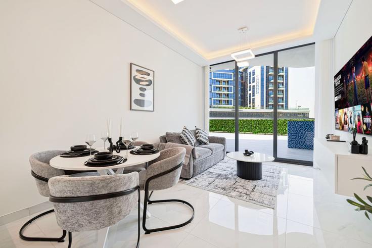 Arjan-Dubailand, Dubai에 위치한 Building Tariaq Bedon Esm - medini-homes - 1333548 유닛의 세련된 인테리어가 돋보이는 거실