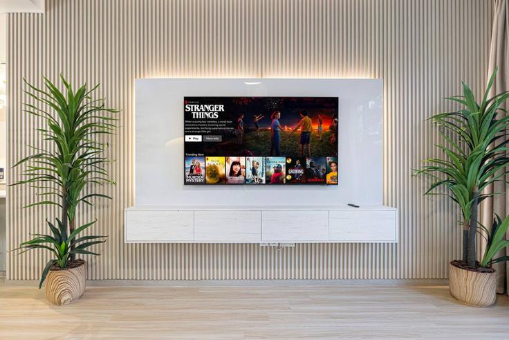 Elegant gestaltetes Wohnzimmer mit moderner Einrichtung in einer Wohnung im Building Tariaq Bedon Esm - medini-homes - 1333554 in Dubai South Golf District, Dubai