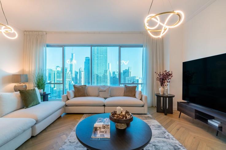 Sala de estar elegantemente projetada com móveis modernos em um apartamento no Building Marina Promenade - meerak-homes - 1298623 - DXB em Dubai Marina, Dubai Sala de estar elegantemente projetada com móveis modernos em um apartamento no Building Marina Promenade - meerak-homes - 1298623 - DXB em Dubai Marina, Dubai
