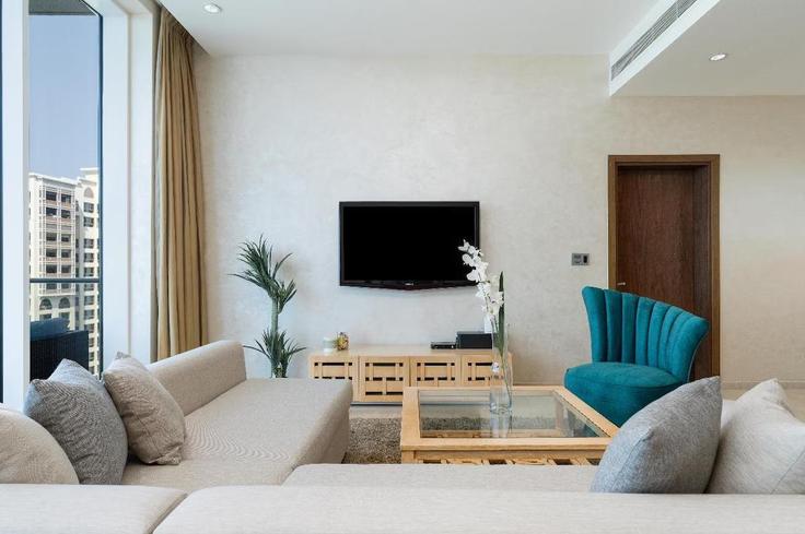 Nakhlat Jumeira, Dubai에 위치한 Building Tariaq Bedon Esm - meerak-homes - 1314006 - DXB 아파트의 세련된 인테리어가 돋보이는 거실 Nakhlat Jumeira, Dubai에 위치한 Building Tariaq Bedon Esm - meerak-homes - 1314006 - DXB 아파트의 세련된 인테리어가 돋보이는 거실