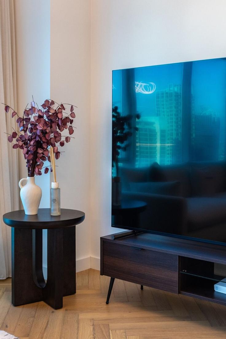 Elegant gestaltetes Wohnzimmer mit moderner Einrichtung in einer Wohnung im Building Marina Promenade - meerak-vacation-homes - 1497005 in Dubai Marina, Dubai Elegant gestaltetes Wohnzimmer mit moderner Einrichtung in einer Wohnung im Building Marina Promenade - meerak-vacation-homes - 1497005 in Dubai Marina, Dubai