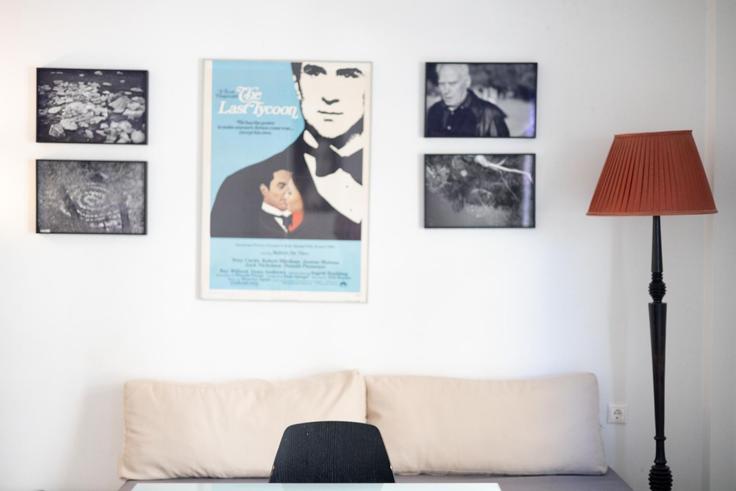 Salle de séjour élégante avec mobilier moderne dans un appartement à Building Loid Tzortz - meno-property-management - 1257441 - ATH à Central Athens, Athens