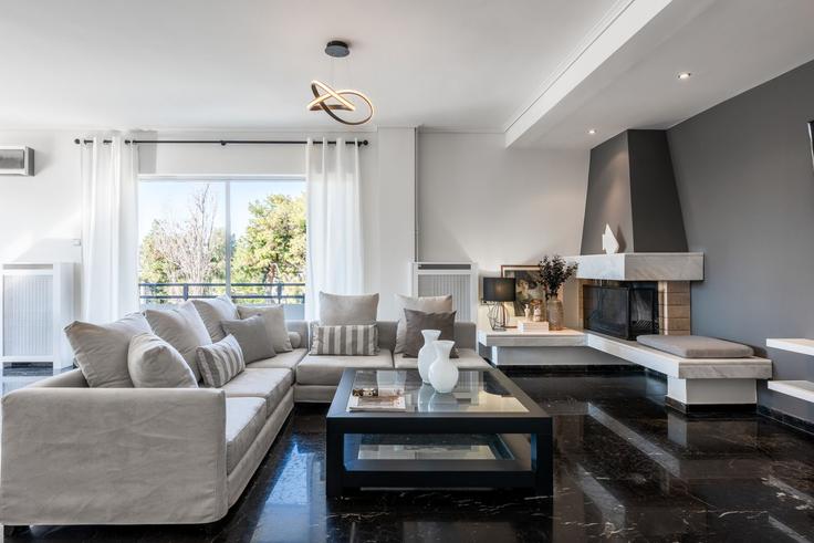 South Athens, Athens에 위치한 Building Fivis - meno-property-management - 1257457 - ATH 아파트의 세련된 인테리어가 돋보이는 거실 South Athens, Athens에 위치한 Building Fivis - meno-property-management - 1257457 - ATH 아파트의 세련된 인테리어가 돋보이는 거실