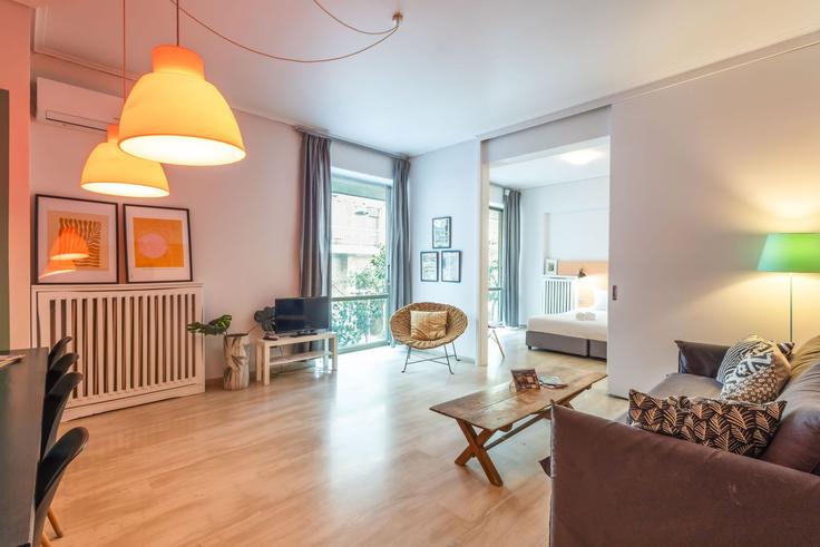 Salle de séjour élégante avec mobilier moderne dans un appartement à Building Kleomenous - meno-property-management - 1257416 - ATH à Central Athens, Athens