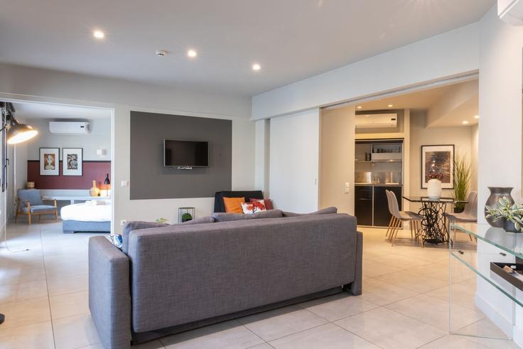 Central Athens, Athens에 위치한 Building Louka Nika - meno-property-management - 1257467 - ATH 아파트의 세련된 인테리어가 돋보이는 거실
