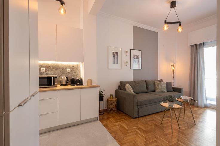 Salle de séjour élégante avec mobilier moderne dans un appartement à Building Veikou - meno-property-management - 1257446 - ATH à Central Athens, Athens Salle de séjour élégante avec mobilier moderne dans un appartement à Building Veikou - meno-property-management - 1257446 - ATH à Central Athens, Athens