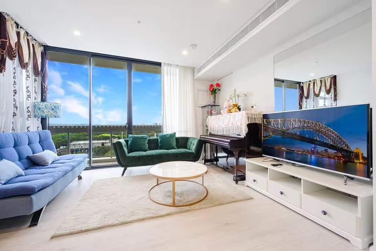 Salle de séjour élégante avec mobilier moderne dans un appartement à Building Kingfisher Street - metawise-bnb - 1299342 - AUS à Lidcombe, Sydney