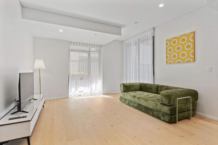 Elegant gestaltetes Wohnzimmer mit moderner Einrichtung in einer Wohnung im Building Conferta Avenue - metawise-bnb - 1605834 in Tallawong, Sydney Elegant gestaltetes Wohnzimmer mit moderner Einrichtung in einer Wohnung im Building Conferta Avenue - metawise-bnb - 1605834 in Tallawong, Sydney