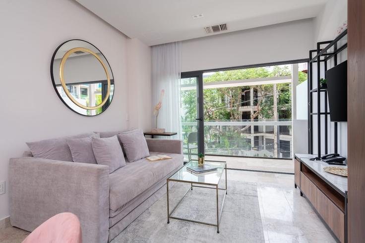 Elegant gestaltetes Wohnzimmer mit moderner Einrichtung in einer Wohnung im Building Calle 44 Norte - mexican-vacation-properties - 1648530 in Playa del Carmen, Playa del Carmen Elegant gestaltetes Wohnzimmer mit moderner Einrichtung in einer Wohnung im Building Calle 44 Norte - mexican-vacation-properties - 1648530 in Playa del Carmen, Playa del Carmen