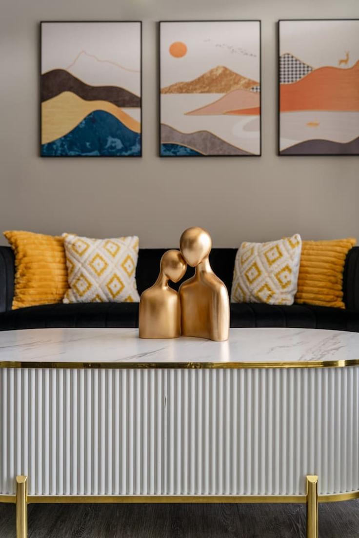 Elegante sala de estar con mobiliario moderno en un apartamento en Building Sunset Way - mgm-properties - 1228648 - USA en Whitestown, Whitestown Elegante sala de estar con mobiliario moderno en un apartamento en Building Sunset Way - mgm-properties - 1228648 - USA en Whitestown, Whitestown