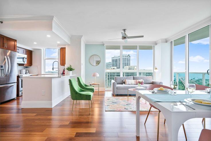 Miami, Miami에 위치한 Building McFarlane Road - miami-vacation-rentals - 1240526 - MIA 아파트의 세련된 인테리어가 돋보이는 거실 Miami, Miami에 위치한 Building McFarlane Road - miami-vacation-rentals - 1240526 - MIA 아파트의 세련된 인테리어가 돋보이는 거실