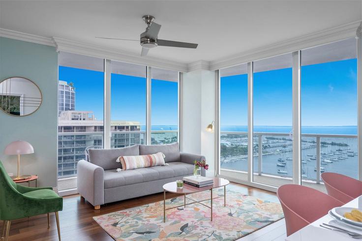 Elegant gestaltetes Wohnzimmer mit moderner Einrichtung in einer Wohnung im Building McFarlane Road - miami-vacation-rentals - 1240527 - MIA in Miami, Miami Elegant gestaltetes Wohnzimmer mit moderner Einrichtung in einer Wohnung im Building McFarlane Road - miami-vacation-rentals - 1240527 - MIA in Miami, Miami