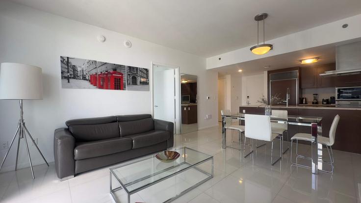 Brickell Avenueにある1件の寝室・家具付きアパート(1240672P、Miami、Miami)写真 1枚 Brickell Avenueにある1件の寝室・家具付きアパート(1240672P、Miami、Miami)写真 1枚