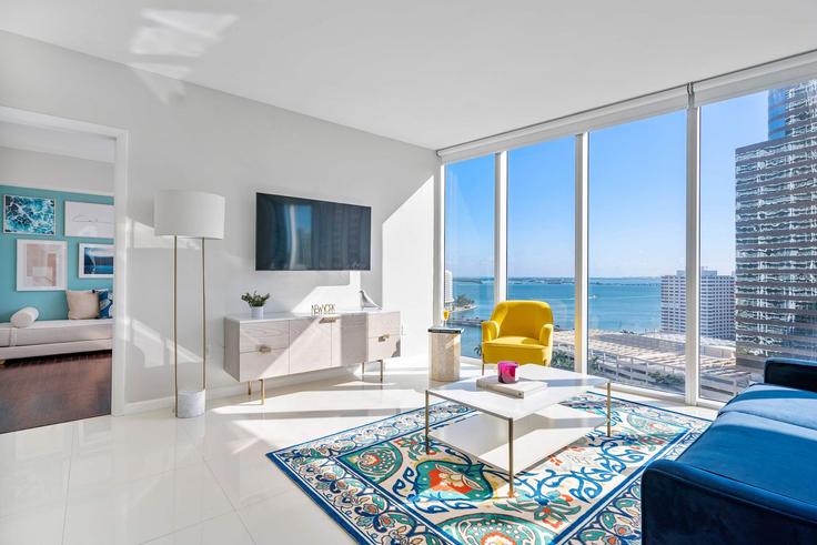 Building Brickell Avenue - miami-vacation-rentals - 1240520 - MIA adresindeki bir dairede modern mobilyalarla zarif bir şekilde tasarlanmış oturma odası Miami, Miami