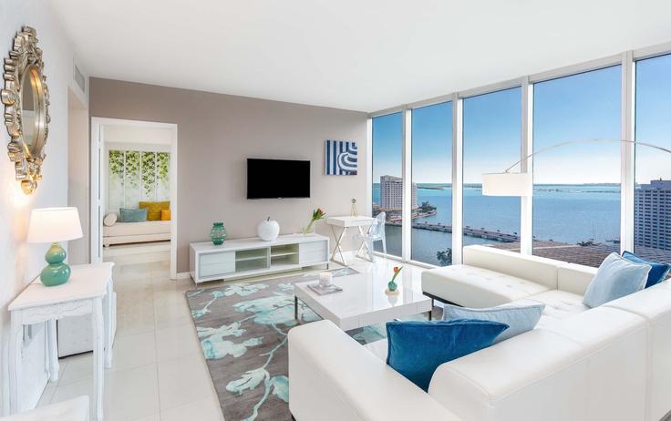 Building Brickell Avenue - miami-vacation-rentals - 1240511 - MIA adresindeki bir dairede modern mobilyalarla zarif bir şekilde tasarlanmış oturma odası Miami, Miami