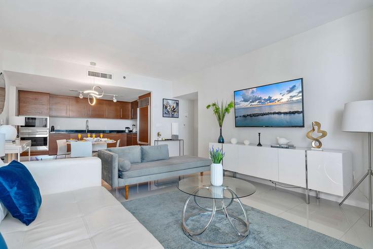 Elegant gestaltetes Wohnzimmer mit moderner Einrichtung in einer Wohnung im Building Brickell Avenue - miami-vacation-rentals - 1240493 - MIA in Miami, Miami Elegant gestaltetes Wohnzimmer mit moderner Einrichtung in einer Wohnung im Building Brickell Avenue - miami-vacation-rentals - 1240493 - MIA in Miami, Miami