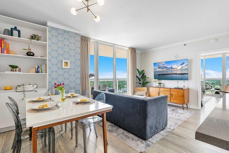 Miami, Miami에 위치한 Building McFarlane Road - miami-vacation-rentals - 1240584 유닛의 세련된 인테리어가 돋보이는 거실 Miami, Miami에 위치한 Building McFarlane Road - miami-vacation-rentals - 1240584 유닛의 세련된 인테리어가 돋보이는 거실