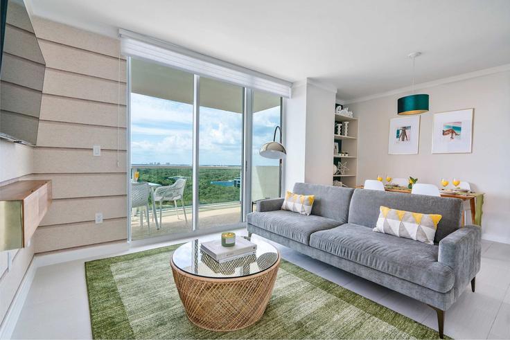 Building McFarlane Road - miami-vacation-rentals - 1240535 - MIA adresindeki bir dairede modern mobilyalarla zarif bir şekilde tasarlanmış oturma odası Miami, Miami