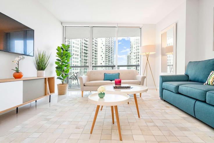 Building Brickell Avenue - miami-vacation-rentals - 1240518 - MIA adresindeki bir dairede modern mobilyalarla zarif bir şekilde tasarlanmış oturma odası Miami, Miami