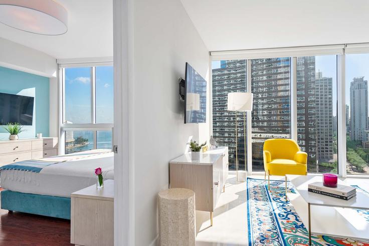 Salle de séjour élégante avec mobilier moderne dans un appartement à Building Brickell Avenue - miami-vacation-rentals - 1240520 - MIA à Miami, Miami