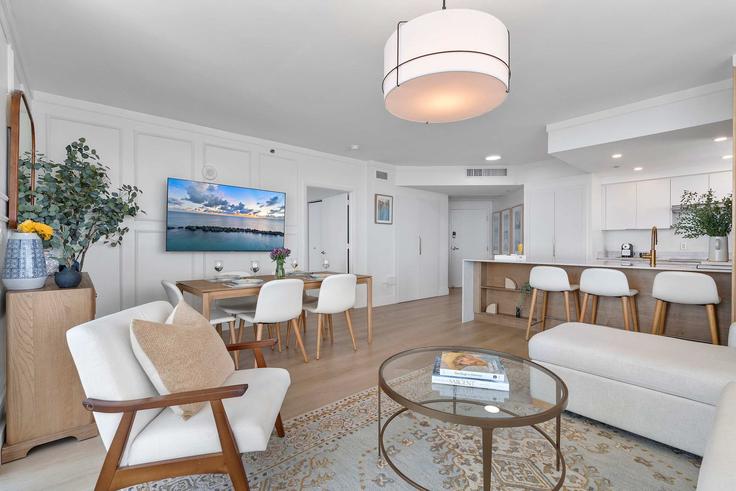 Miami MiamiのBuilding McFarlane Road - miami-vacation-rentals - 1240574 - MIAのアパートメントにある、モダンな家具を備えたエレガントなデザインのリビングルーム