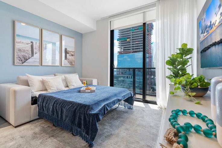 Miami, Miami 소재 Building Northeast 5th Street - miami-vacation-rentals - 1250948 - MIA 유닛에 마련된, 현대적인 가구로 꾸며진 우아한 디자인의 거실 Miami, Miami 소재 Building Northeast 5th Street - miami-vacation-rentals - 1250948 - MIA 유닛에 마련된, 현대적인 가구로 꾸며진 우아한 디자인의 거실