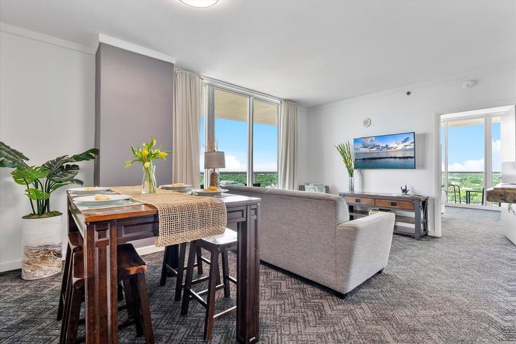 Miami, Miami에 위치한 Building McFarlane Road - miami-vacation-rentals - 1240708 - MIA 아파트의 세련된 인테리어가 돋보이는 거실 Miami, Miami에 위치한 Building McFarlane Road - miami-vacation-rentals - 1240708 - MIA 아파트의 세련된 인테리어가 돋보이는 거실